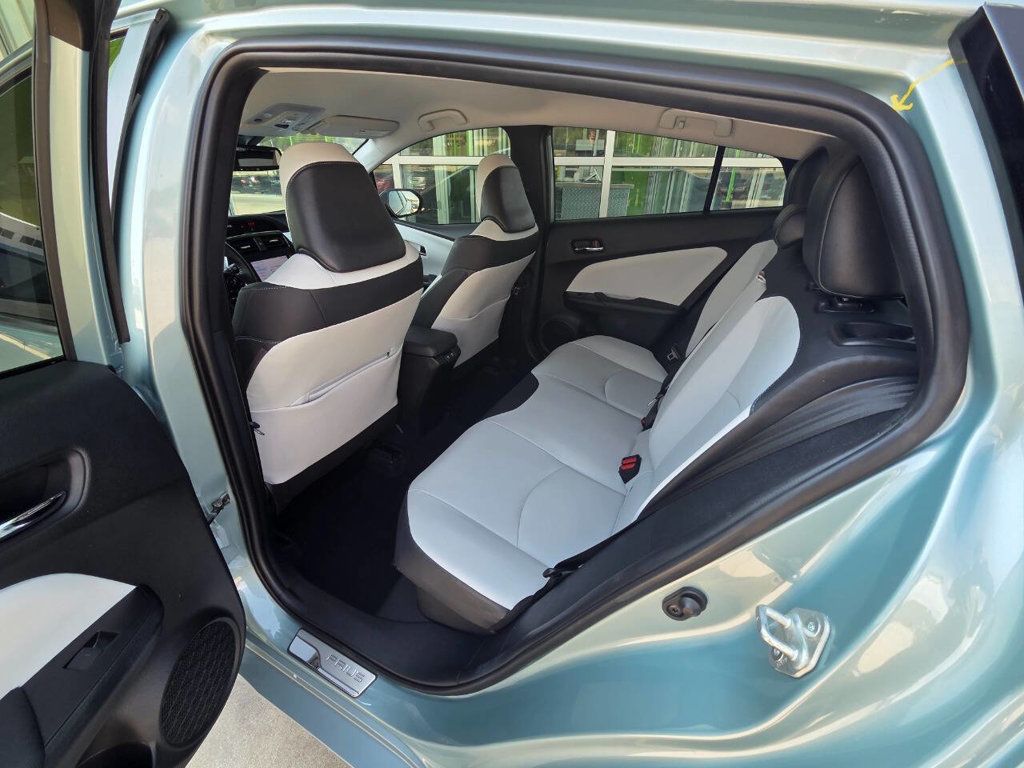 2022 Toyota Prius XLE AWD-e photo 11