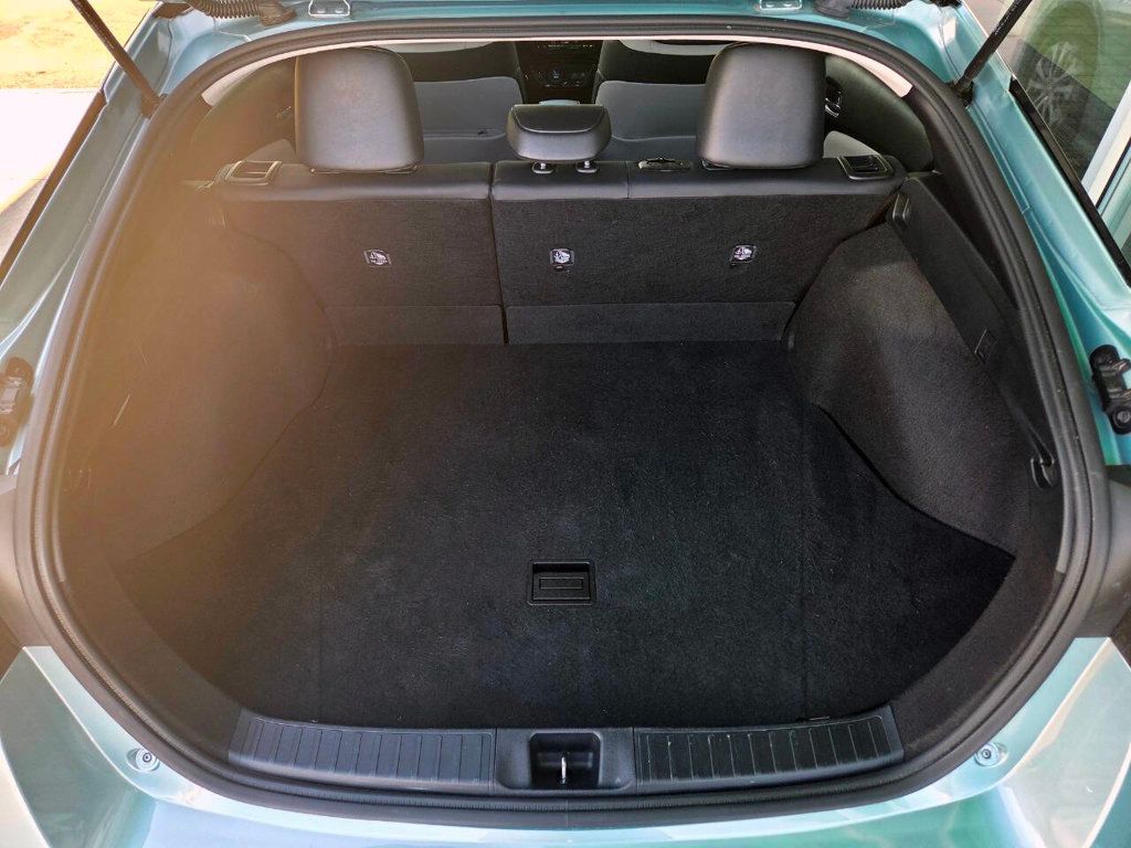 2022 Toyota Prius XLE AWD-e photo 13