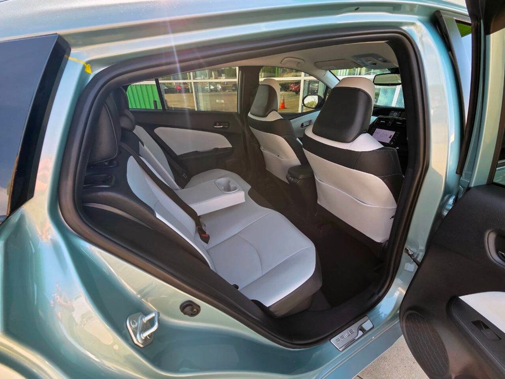 2022 Toyota Prius XLE AWD-e photo 14