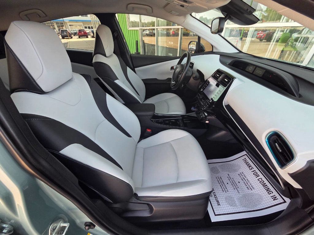 2022 Toyota Prius XLE AWD-e photo 18
