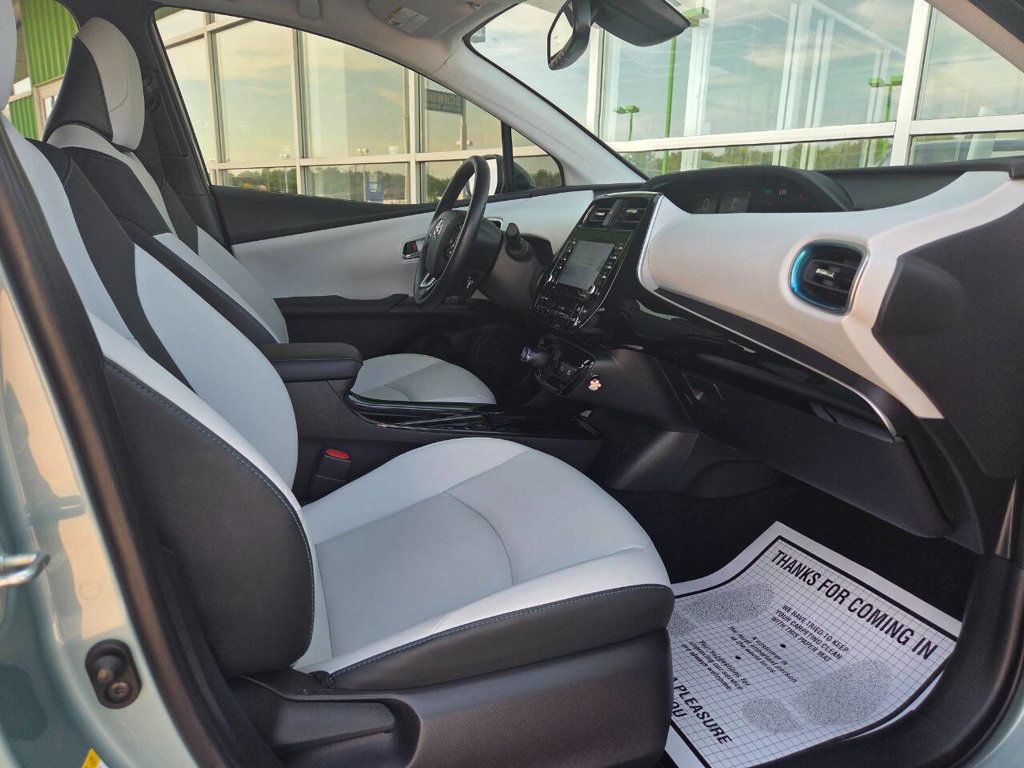 2022 Toyota Prius XLE AWD-e photo 19