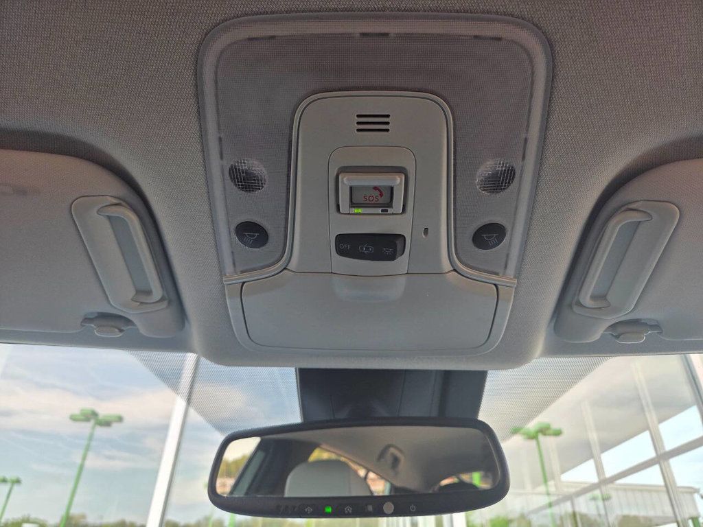 2022 Toyota Prius XLE AWD-e photo 25