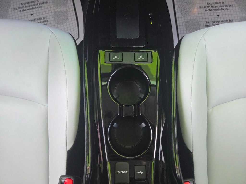 2022 Toyota Prius XLE AWD-e photo 28