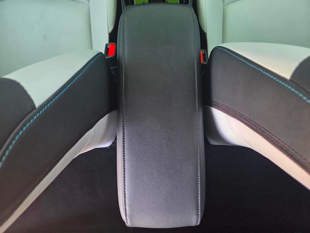 2022 Toyota Prius XLE AWD-e photo 29