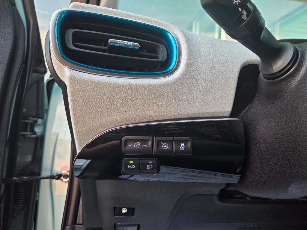2022 Toyota Prius XLE AWD-e photo 32