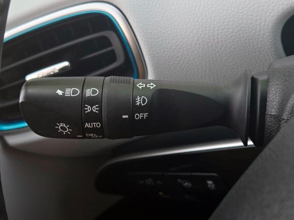 2022 Toyota Prius XLE AWD-e photo 34