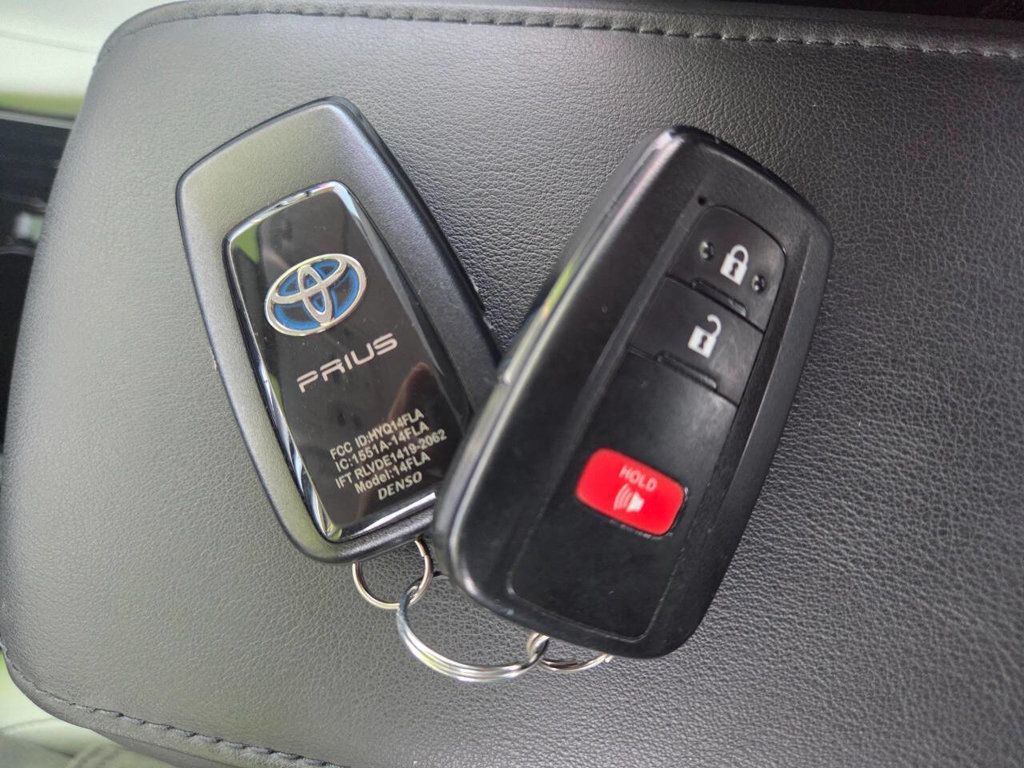2022 Toyota Prius XLE AWD-e photo 40