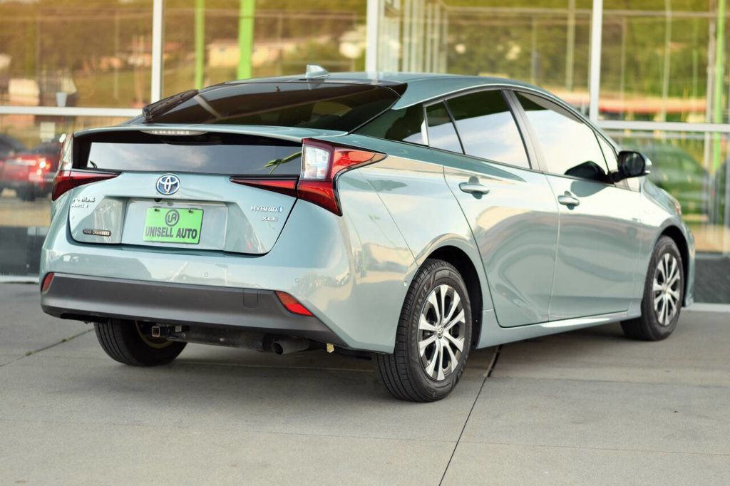 2022 Toyota Prius XLE AWD-e photo 6