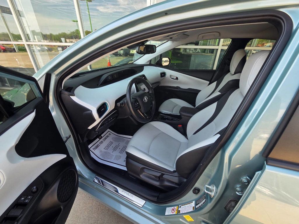 2022 Toyota Prius XLE AWD-e photo 8