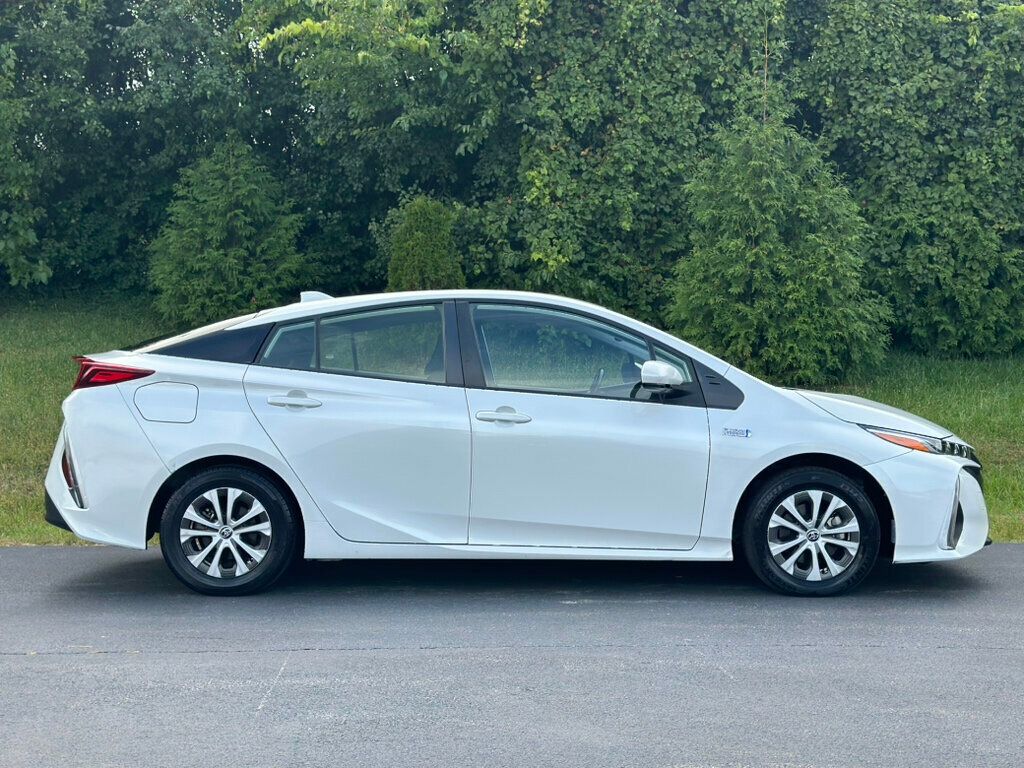 2022 Toyota Prius Prime LE photo 10