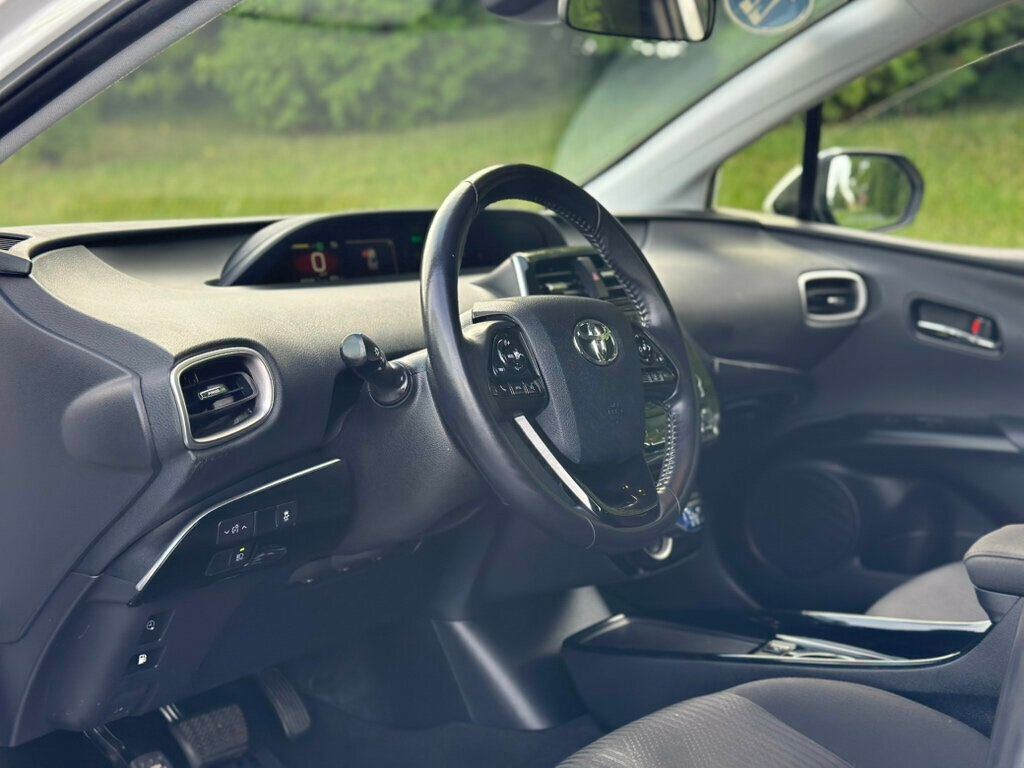 2022 Toyota Prius Prime LE photo 15