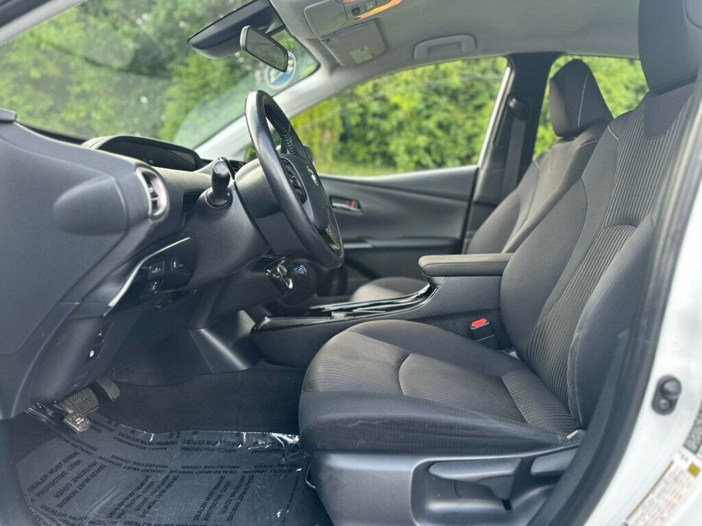 2022 Toyota Prius Prime LE photo 16