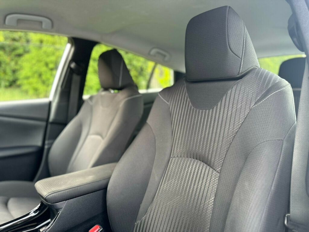 2022 Toyota Prius Prime LE photo 17