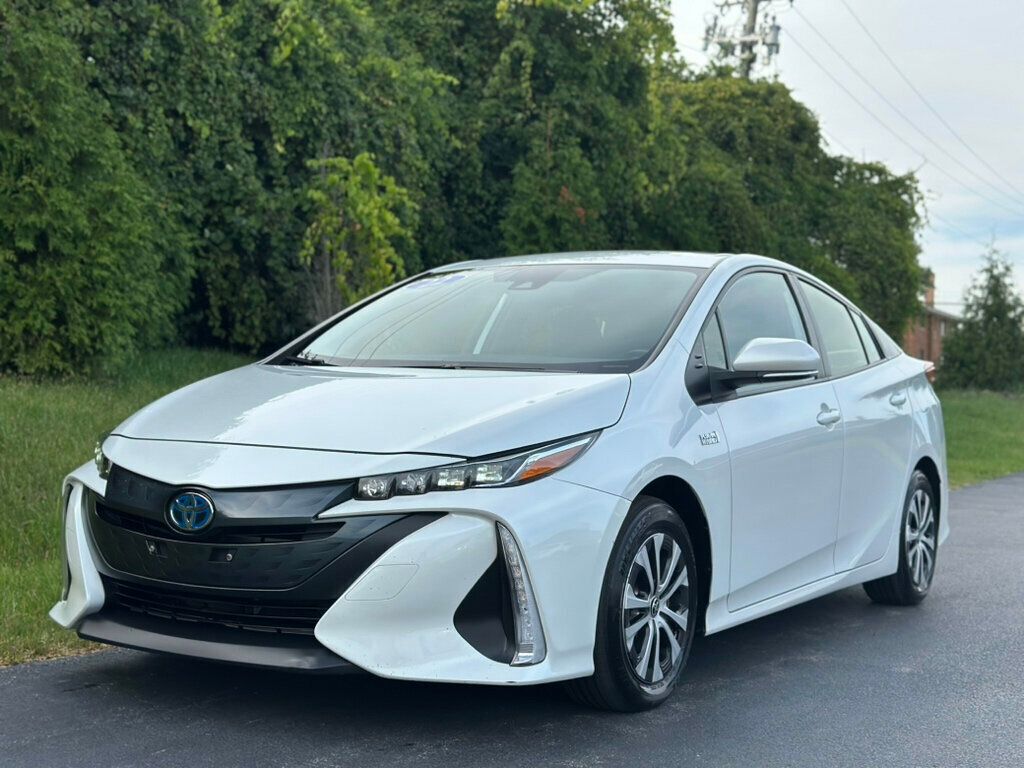 2022 Toyota Prius Prime LE photo 2