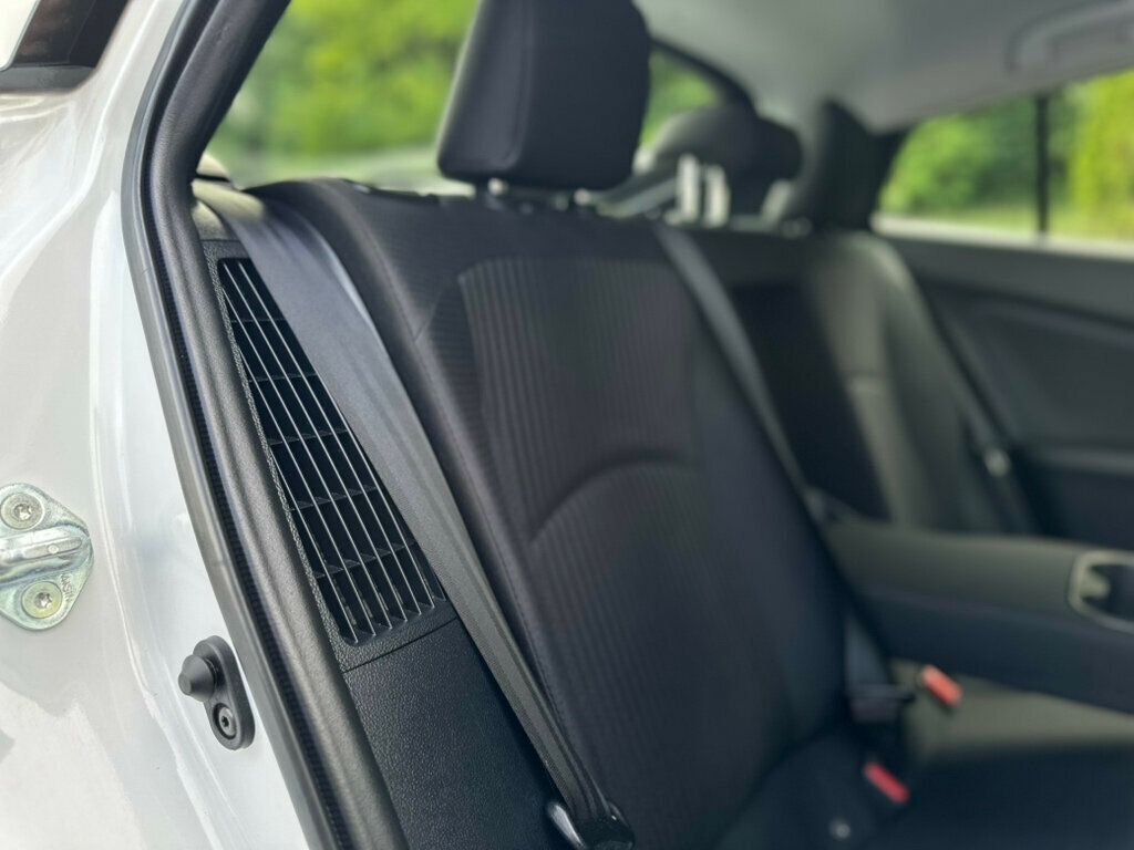 2022 Toyota Prius Prime LE photo 26