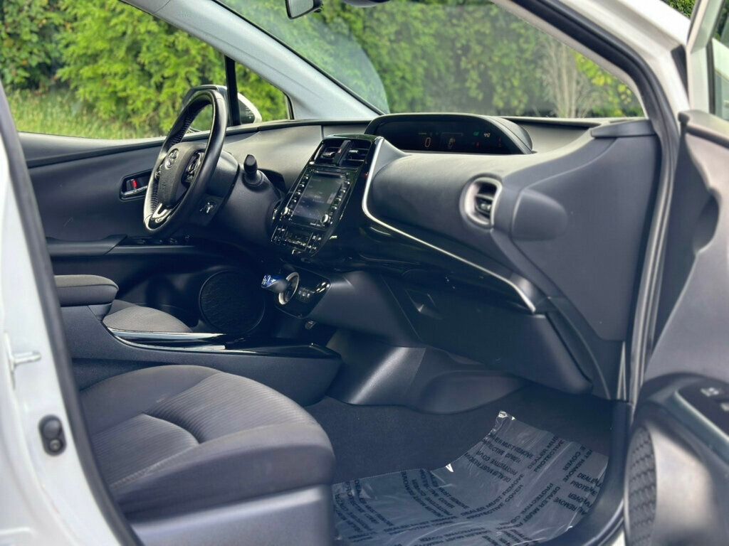 2022 Toyota Prius Prime LE photo 27