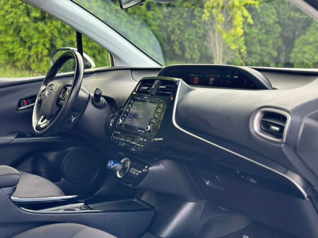 2022 Toyota Prius Prime LE photo 28