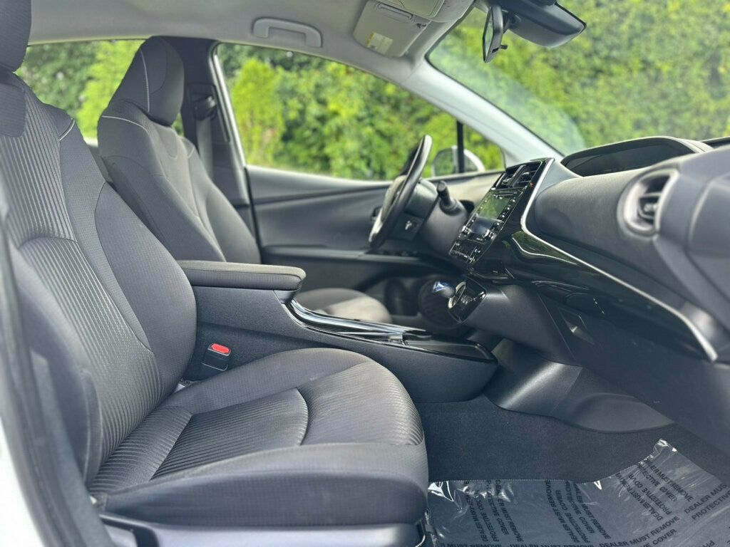 2022 Toyota Prius Prime LE photo 29