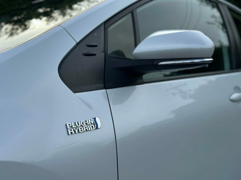 2022 Toyota Prius Prime LE photo 3