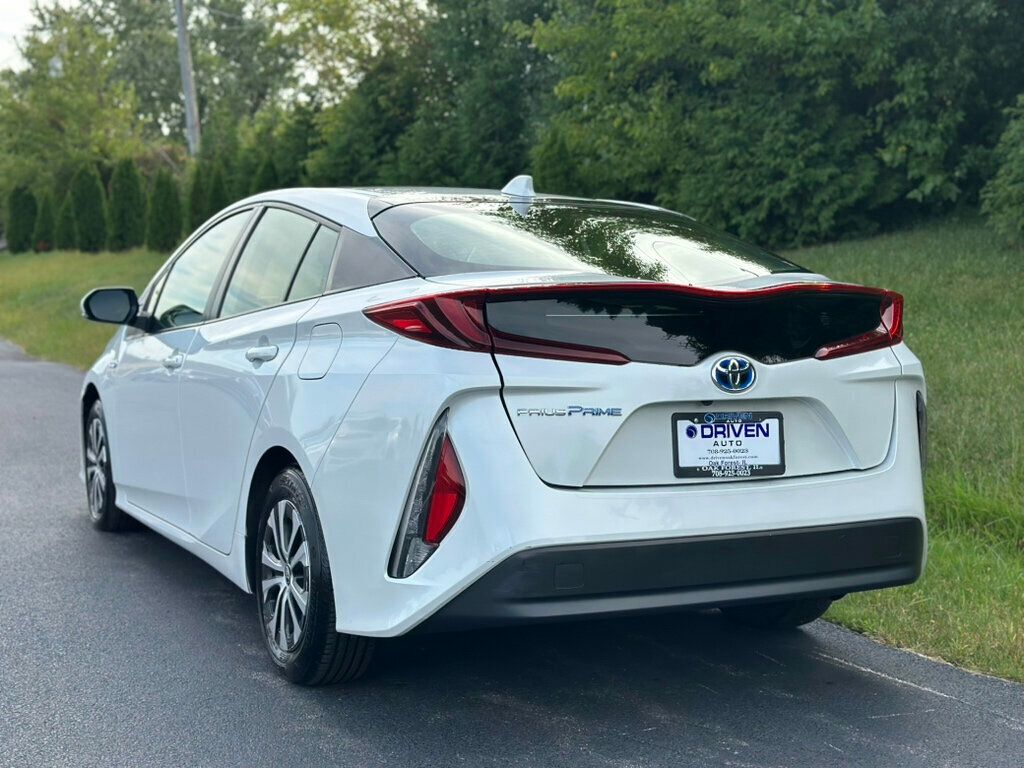 2022 Toyota Prius Prime LE photo 5