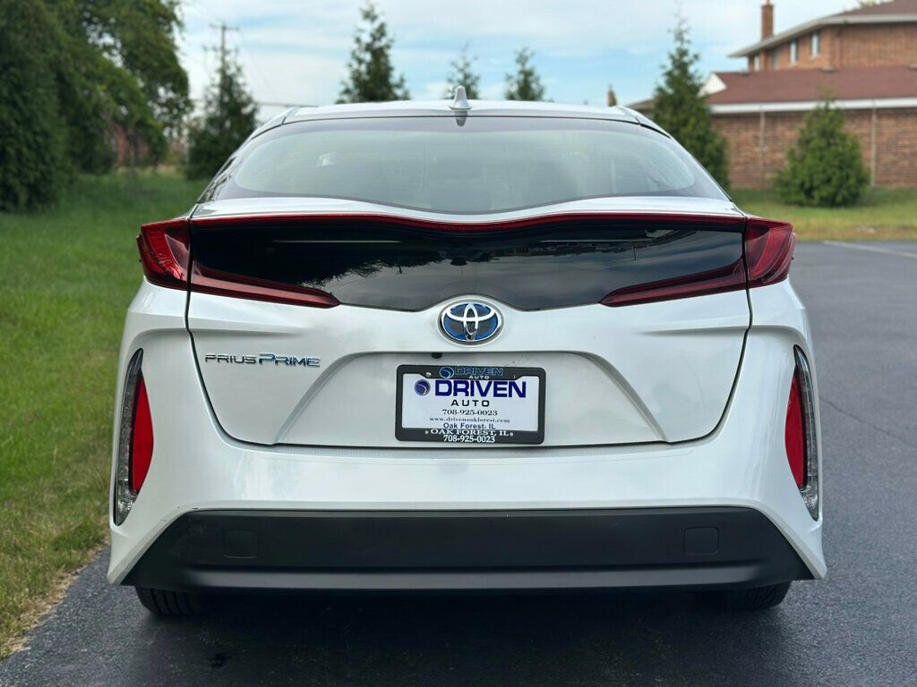 2022 Toyota Prius Prime LE photo 6
