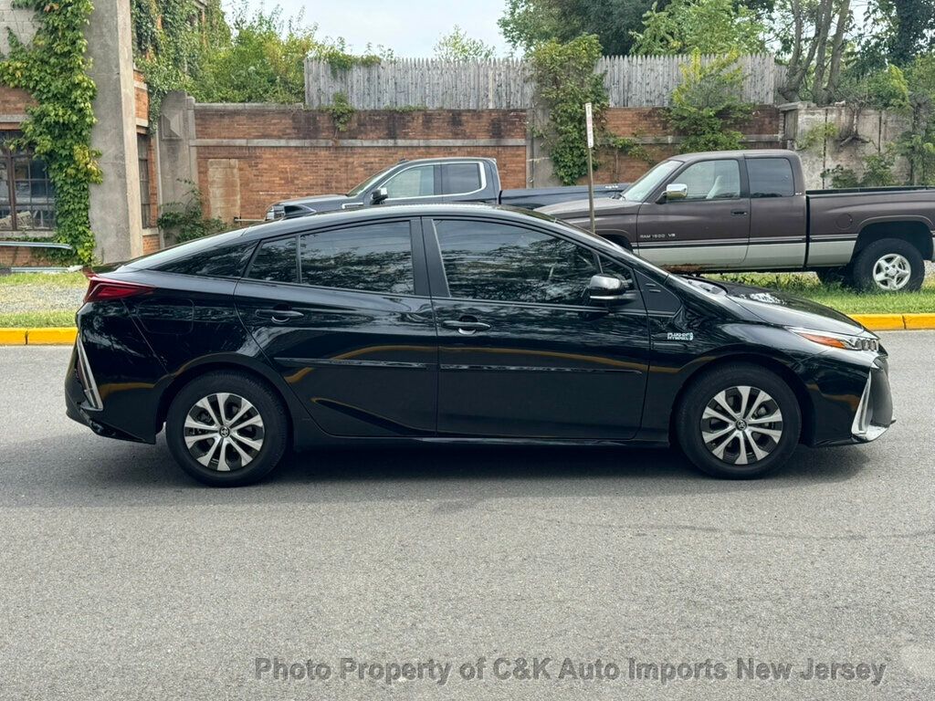 2022 Toyota Prius Prime LE photo 10