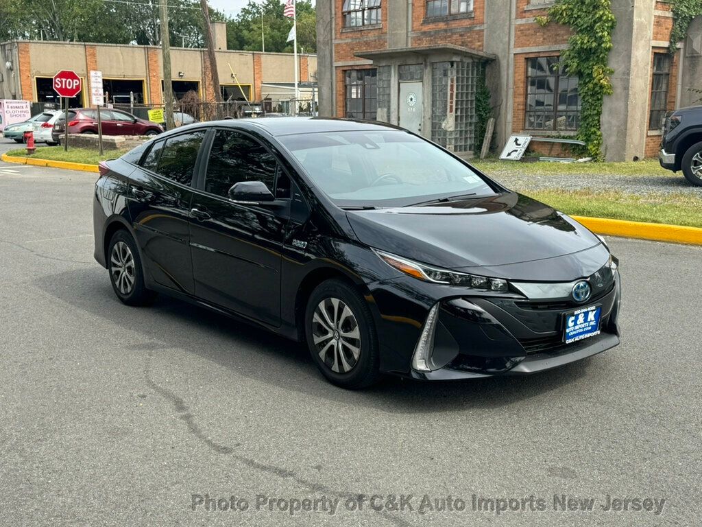 2022 Toyota Prius Prime LE photo 11