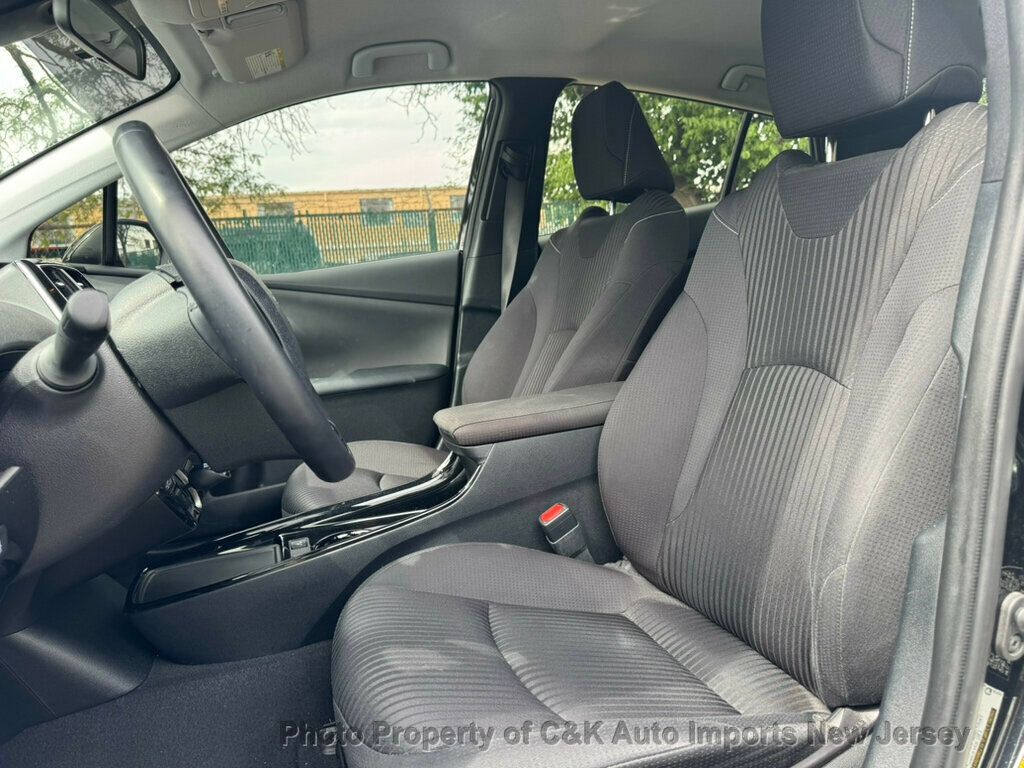 2022 Toyota Prius Prime LE photo 15