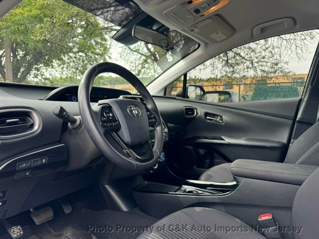 2022 Toyota Prius Prime LE photo 16