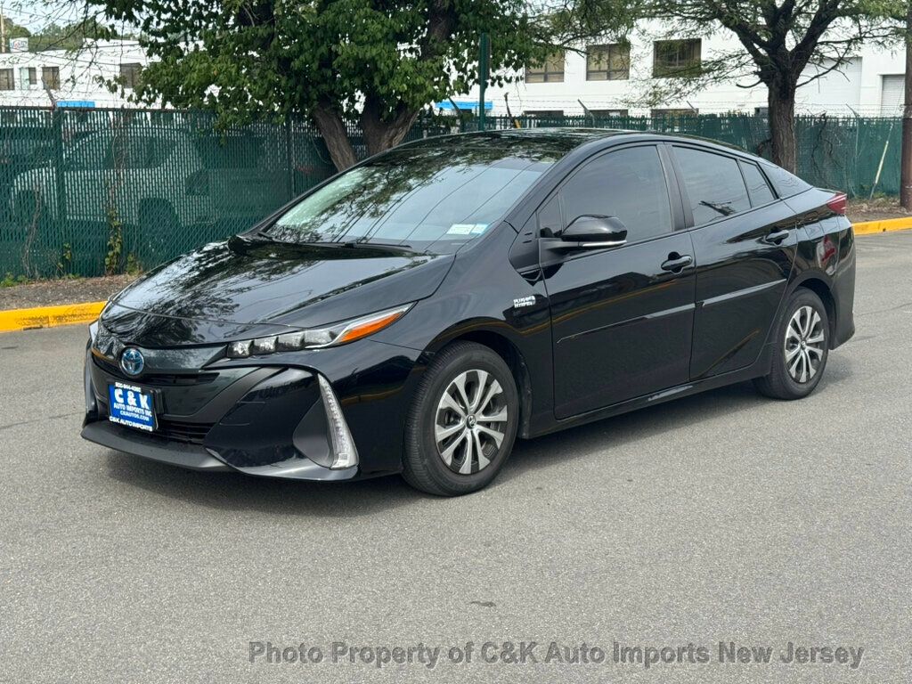 2022 Toyota Prius Prime LE photo 2