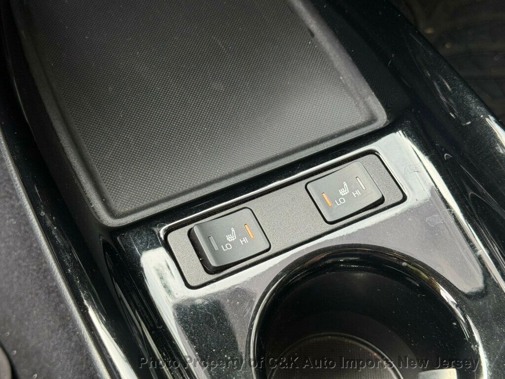 2022 Toyota Prius Prime LE photo 21