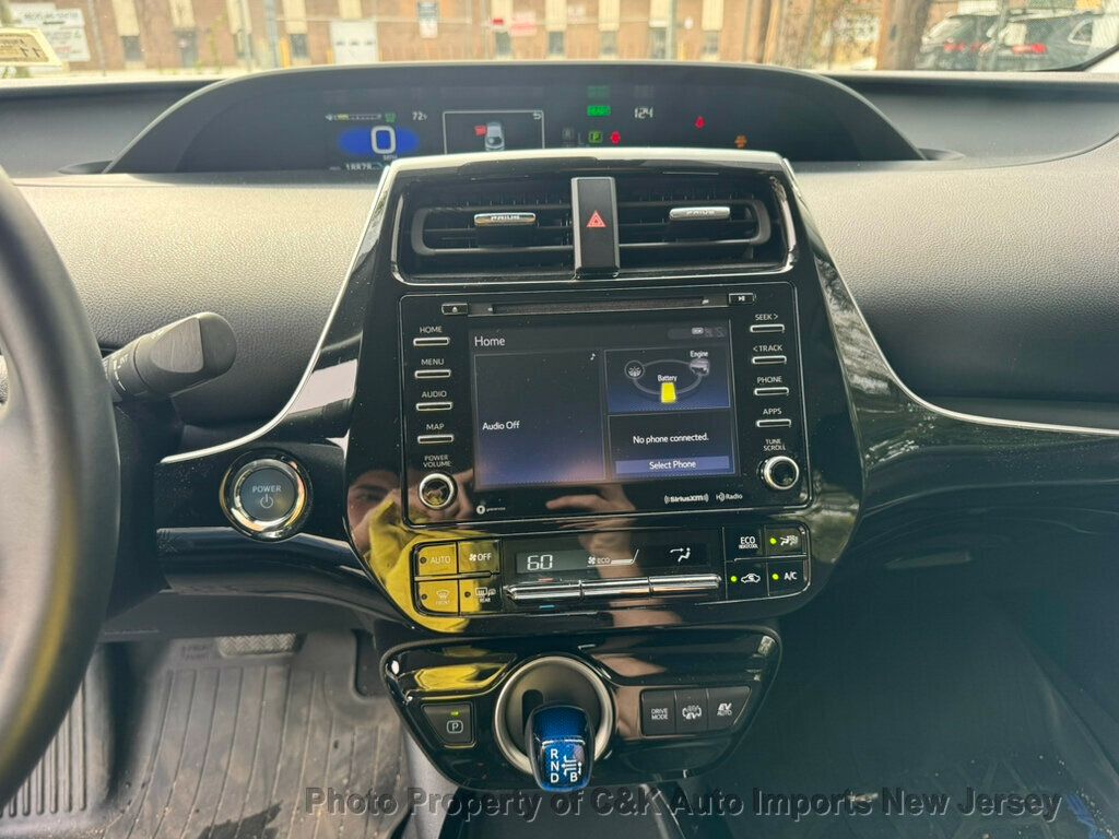2022 Toyota Prius Prime LE photo 22