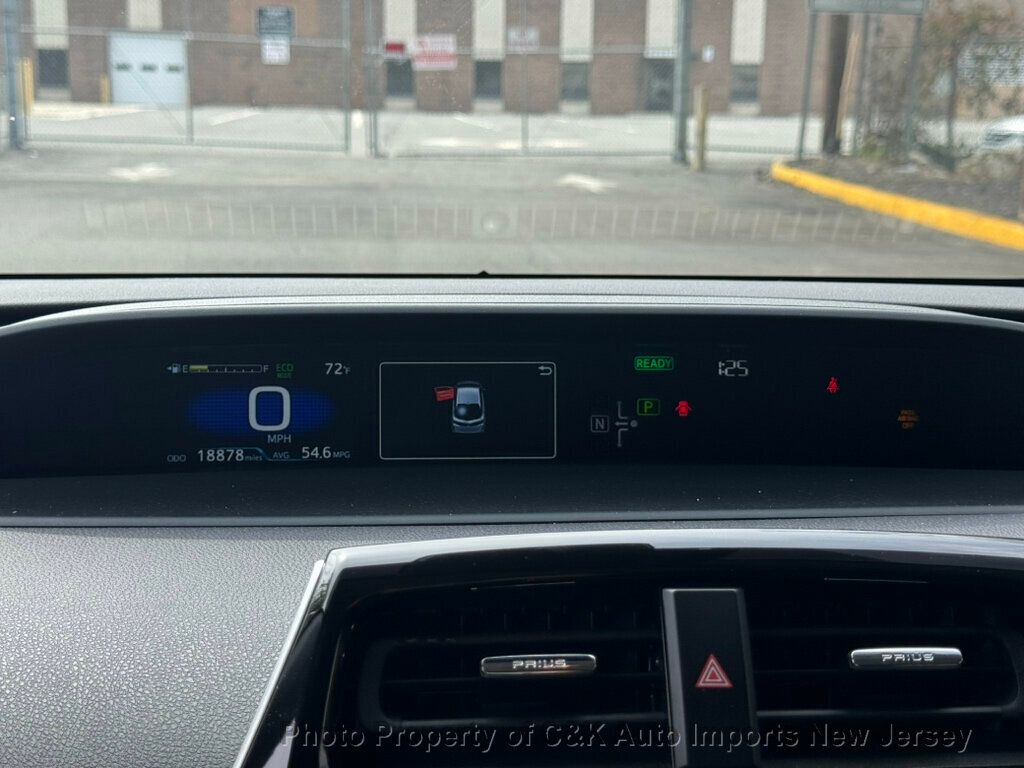 2022 Toyota Prius Prime LE photo 25