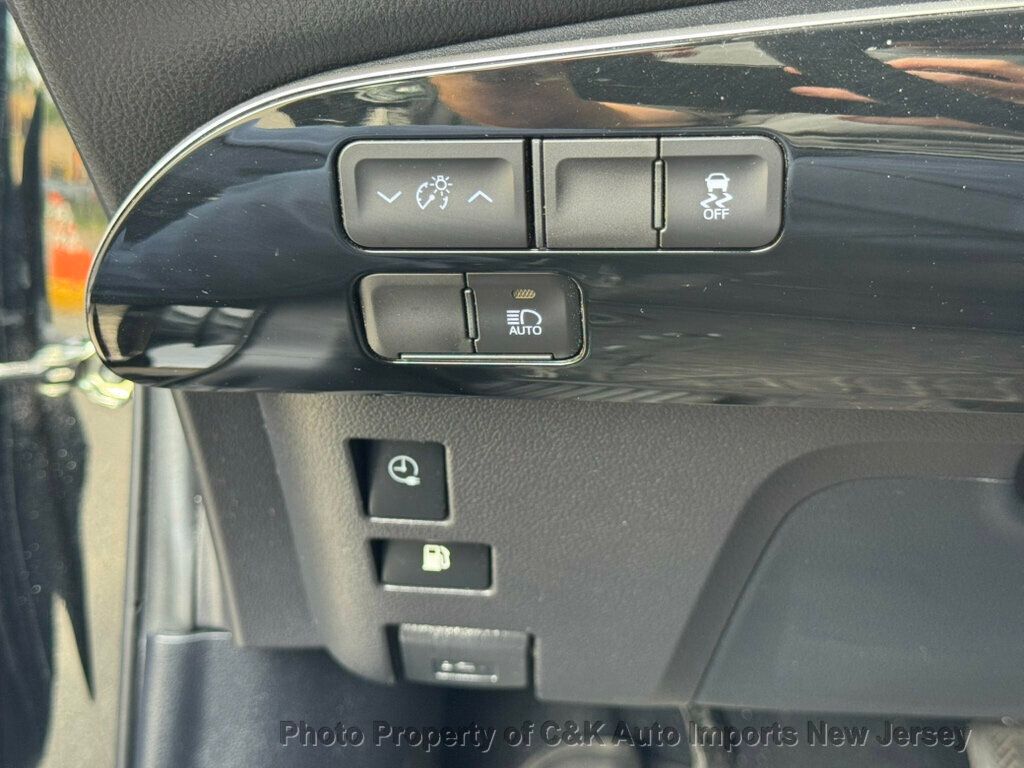 2022 Toyota Prius Prime LE photo 28