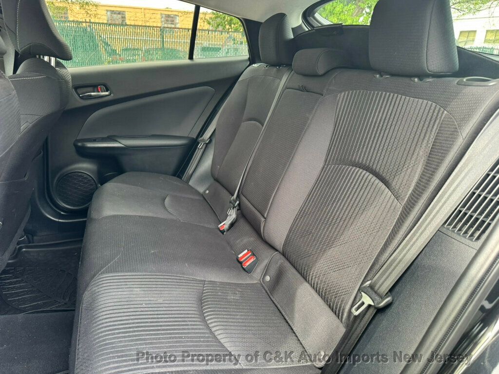 2022 Toyota Prius Prime LE photo 29