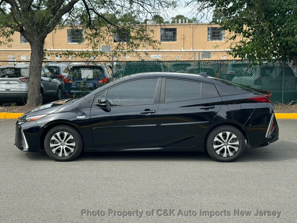 2022 Toyota Prius Prime LE photo 3
