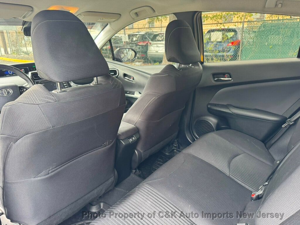 2022 Toyota Prius Prime LE photo 30
