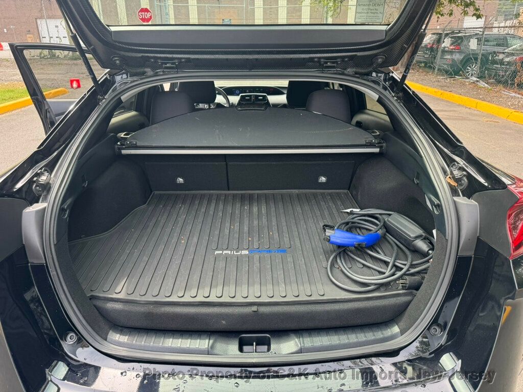 2022 Toyota Prius Prime LE photo 31