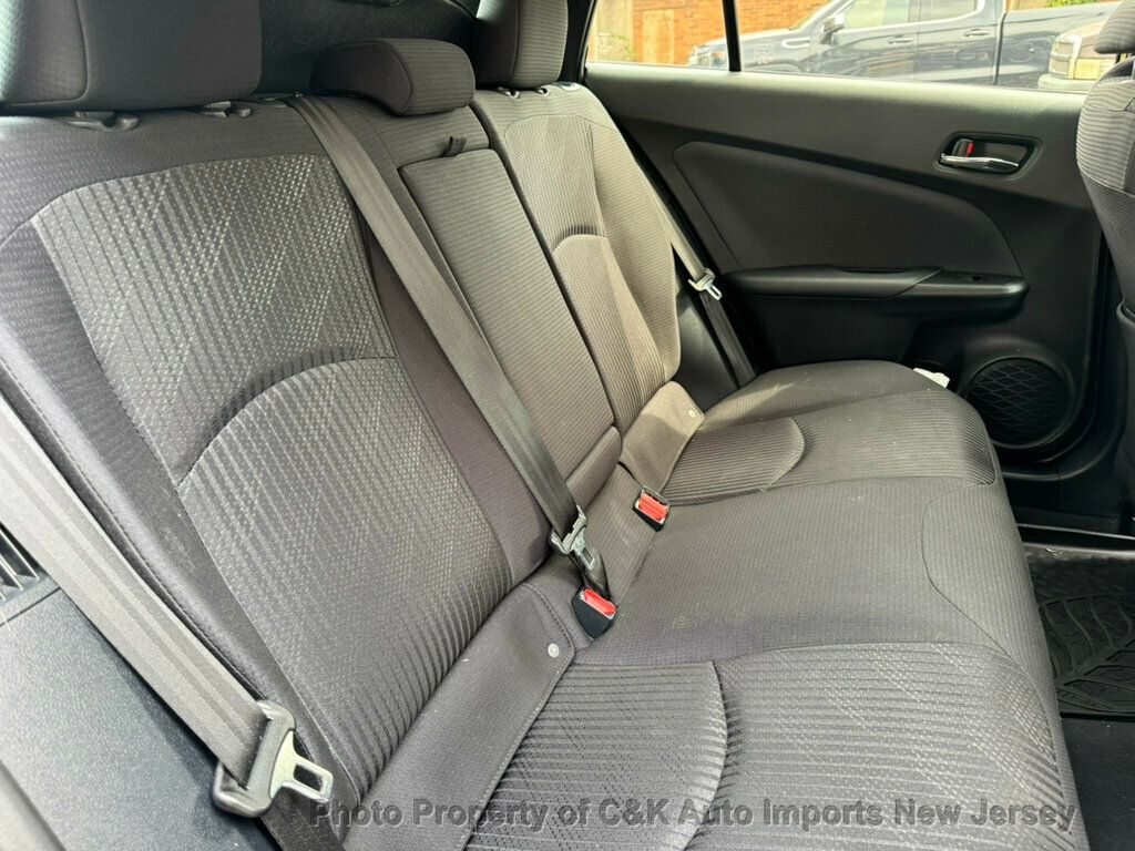 2022 Toyota Prius Prime LE photo 32