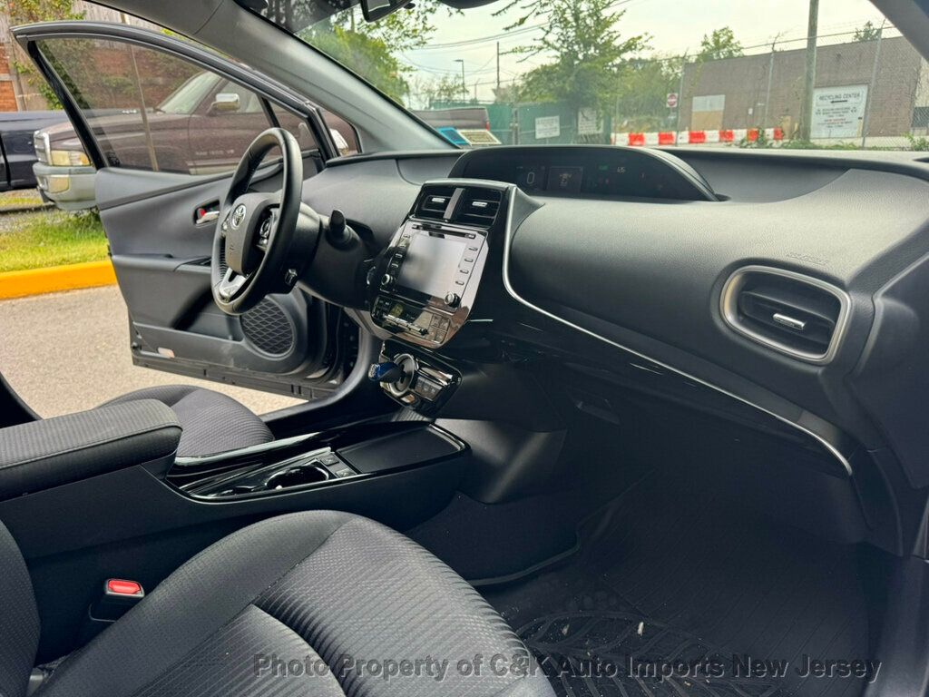 2022 Toyota Prius Prime LE photo 34