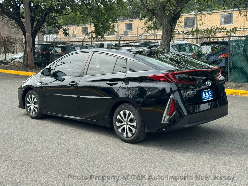 2022 Toyota Prius Prime LE photo 4