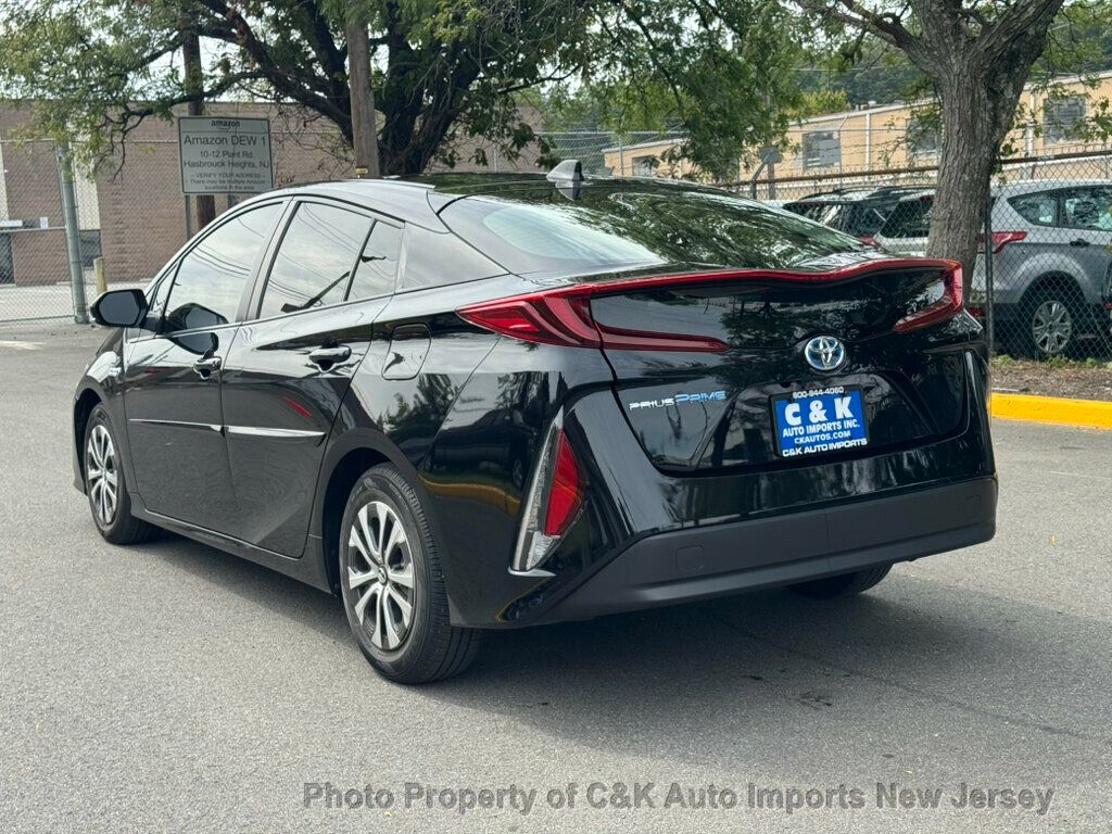2022 Toyota Prius Prime LE photo 5