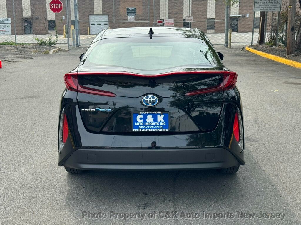 2022 Toyota Prius Prime LE photo 6