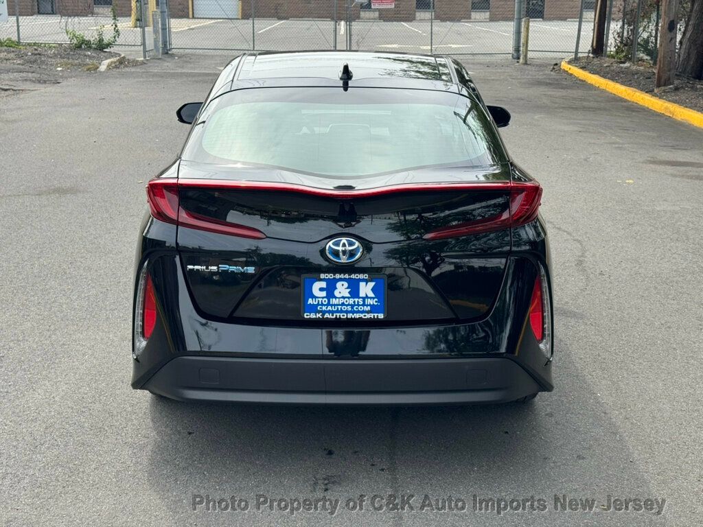 2022 Toyota Prius Prime LE photo 7