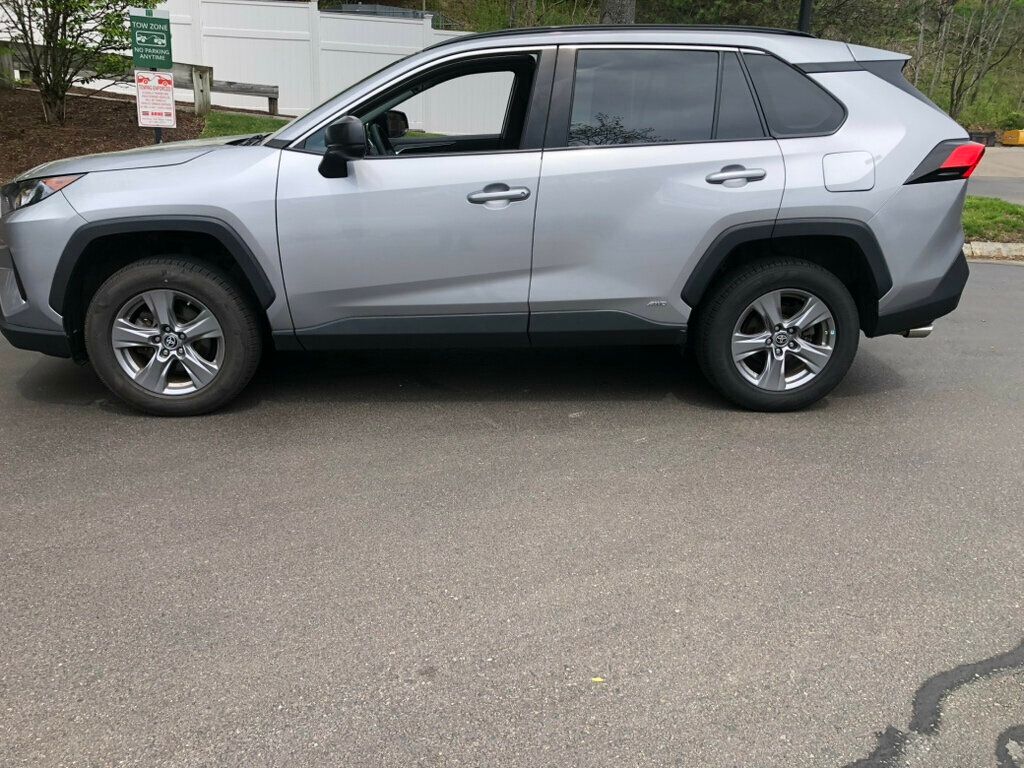 2022 Toyota RAV4 Hybrid LE AWD - 23023553 - 4