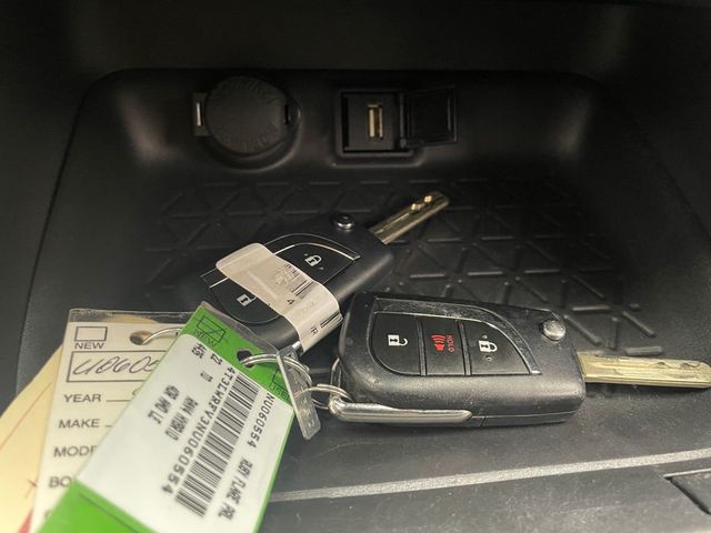 2022 Toyota RAV4 Hybrid LE AWD - 22931429 - 26