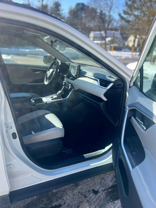 2022 Toyota RAV4 Hybrid XLE AWD - 22978322 - 9