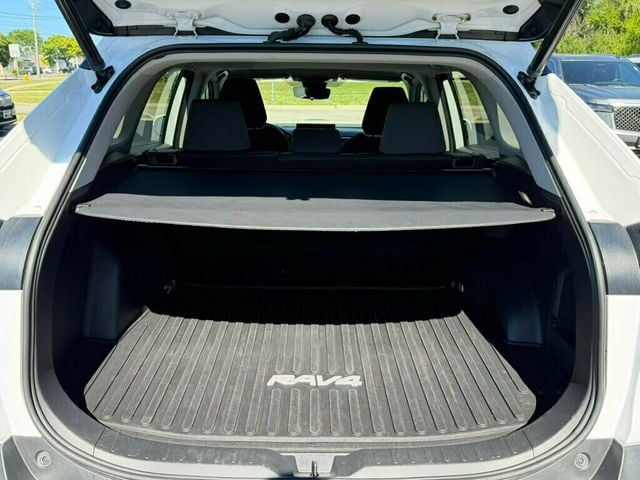 2022 Toyota RAV4 Hybrid XLE AWD - 23028510 - 36