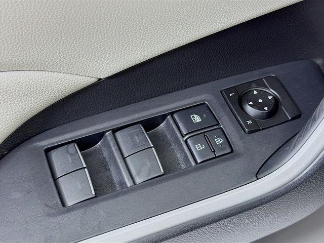 2022 Toyota RAV4 Hybrid XLE Premium AWD - 22969701 - 17