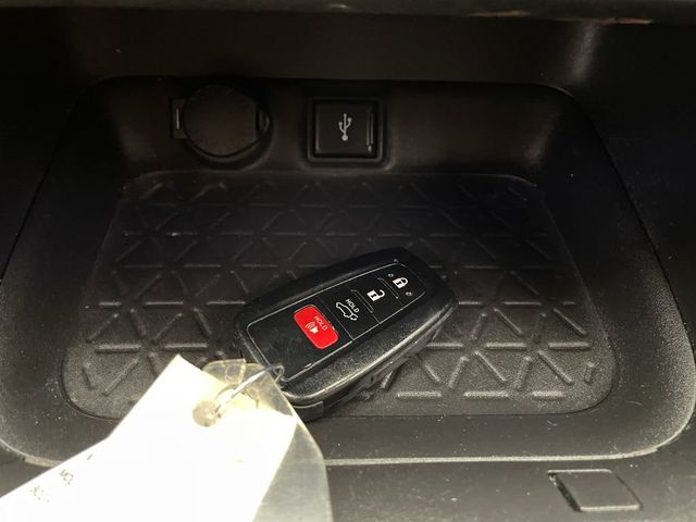 2022 Toyota RAV4 Hybrid XLE Premium AWD - 22942115 - 27